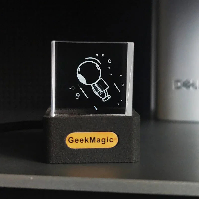 XCube (Holographic Crystal Cube Photo Display)